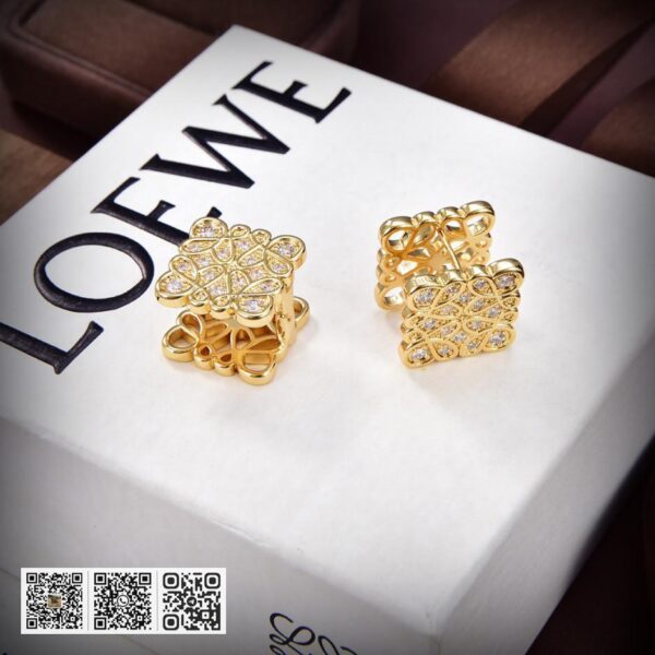 LOEWE 新款字母耳钉