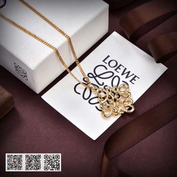 LOEWE 新款字母耳钉