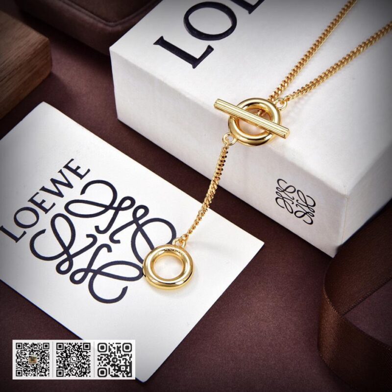 LOEWE 新款字母耳钉 - Image 2