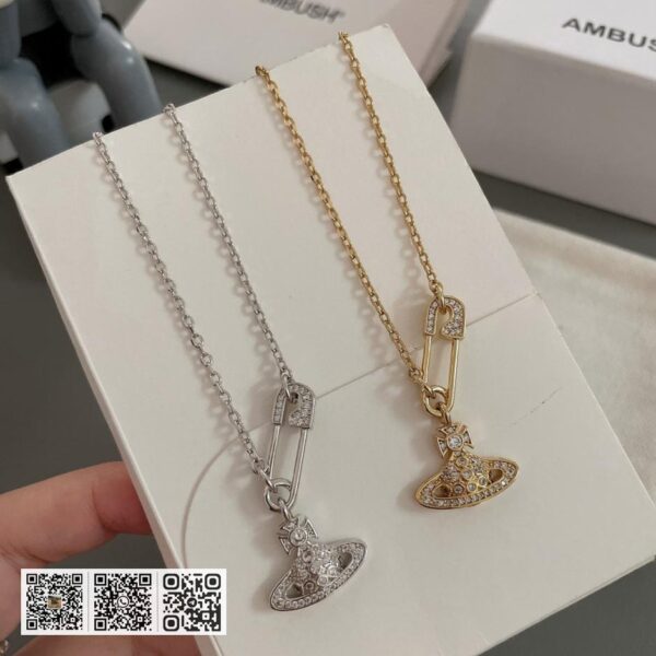 Vivienne Westwood 土星项链
