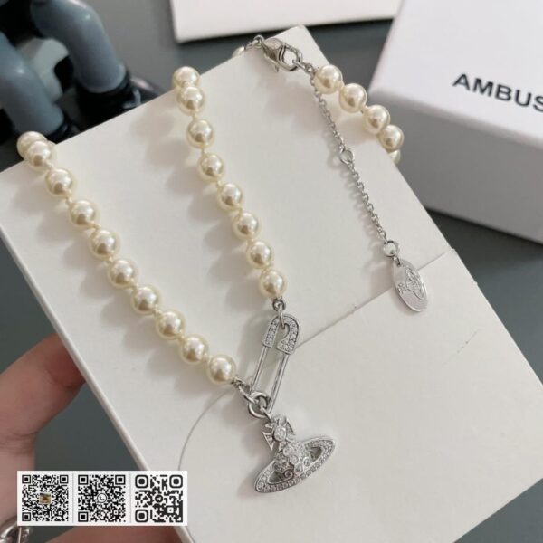 Vivienne Westwood 星球项链
