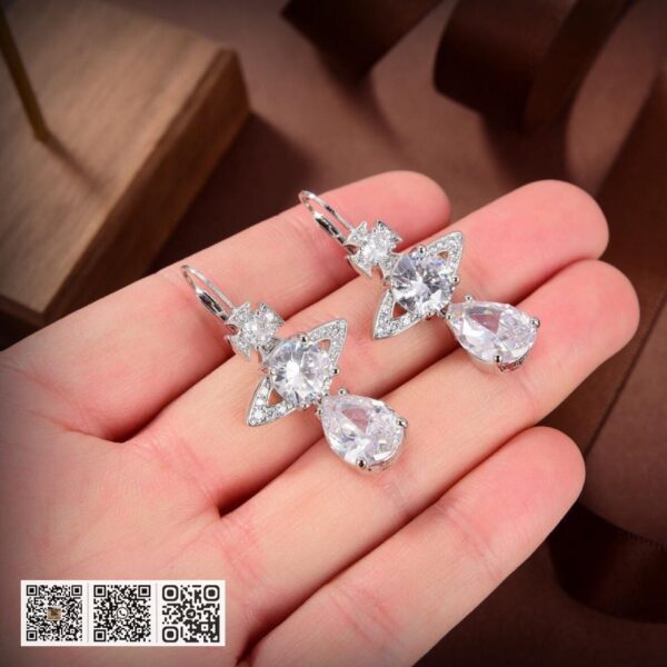 Vivienne Westwood 土星耳钉