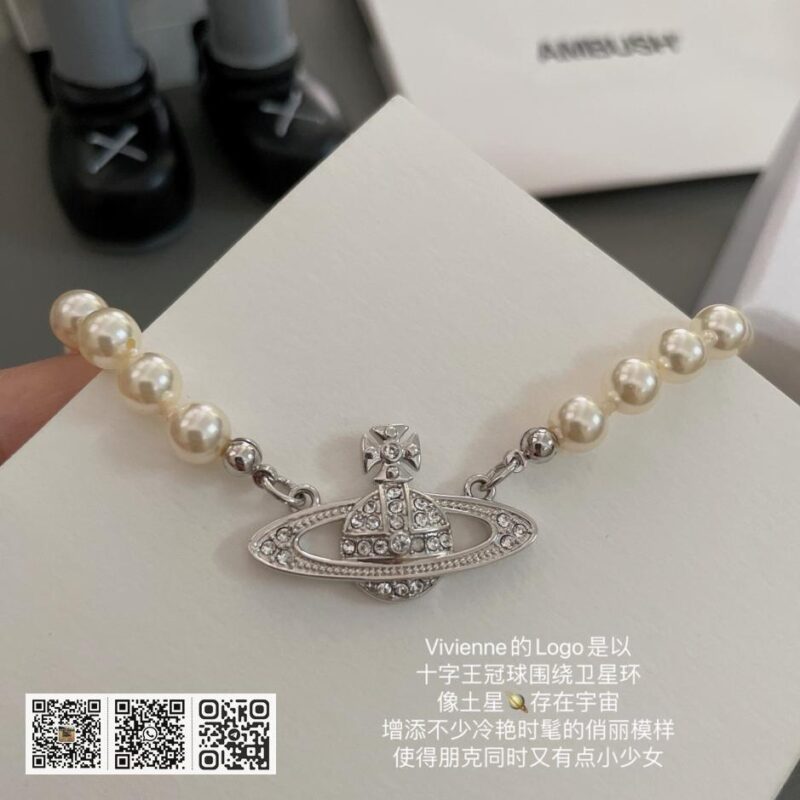 Vivienne Westwood 珍珠套装 - Image 3