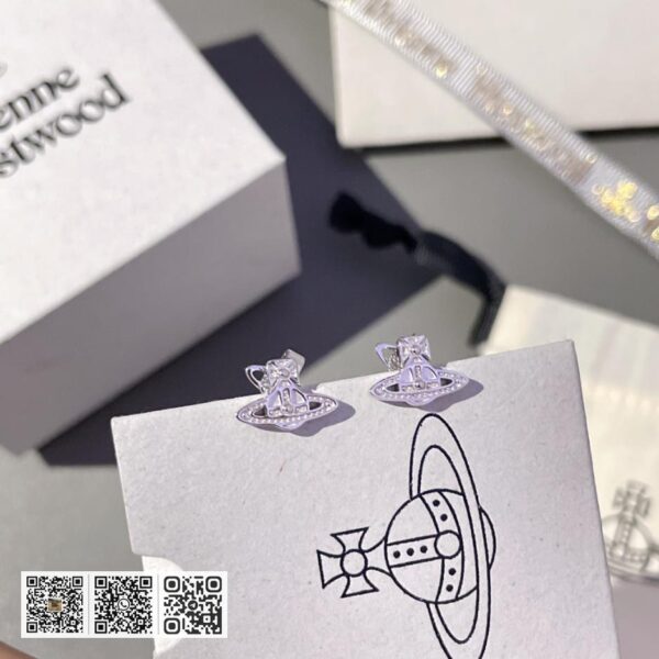Vivienne Westwood 土星耳钉