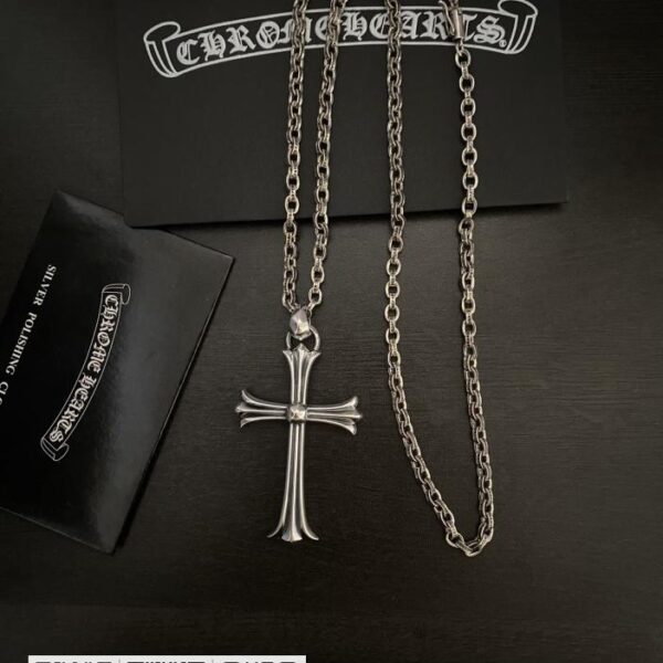 Chrome Hearts 十字架字母项链