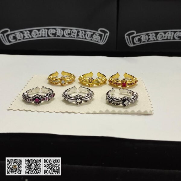 Chrome Hearts 十字架花带钻戒指