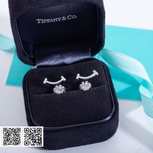 Tiffany T镶钻耳钉