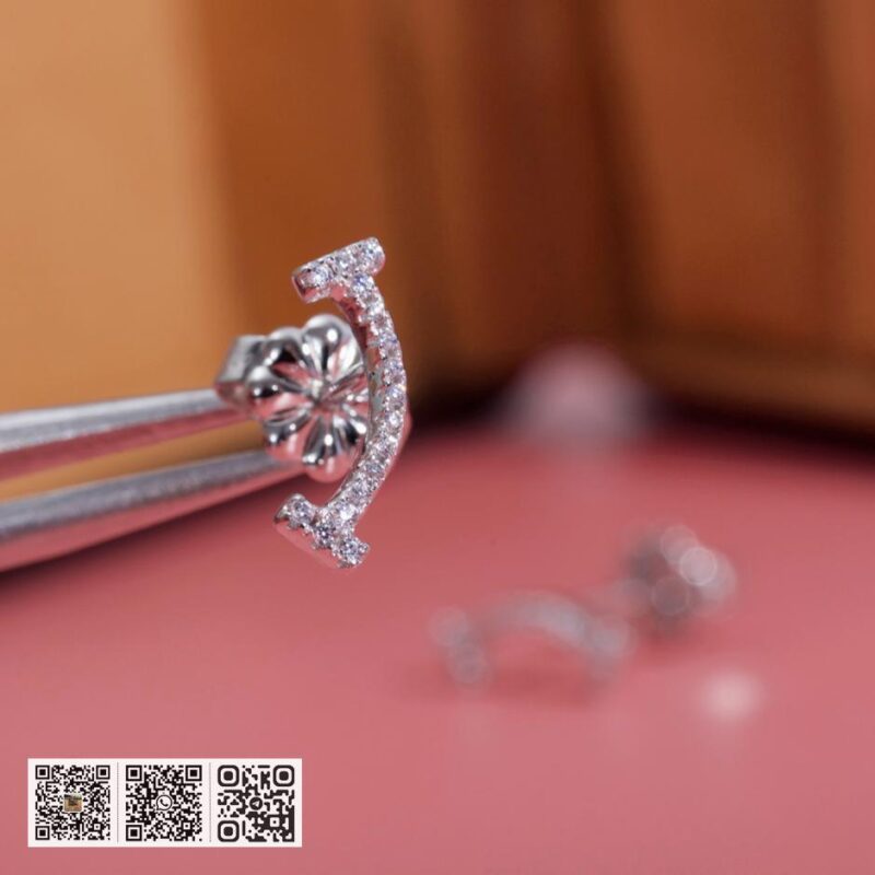 Tiffany T镶钻耳钉 - Image 6