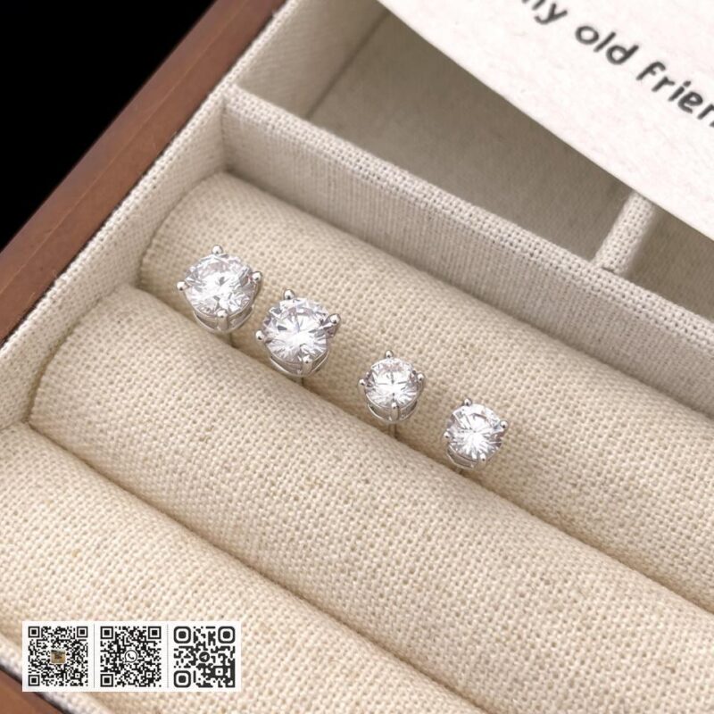 Tiffany T 四爪单钻耳钉