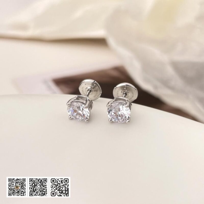 Tiffany T 四爪单钻耳钉 - Image 5