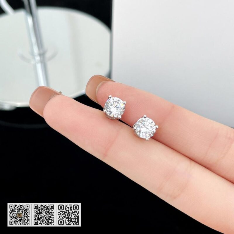 Tiffany T 四爪单钻耳钉 - Image 6