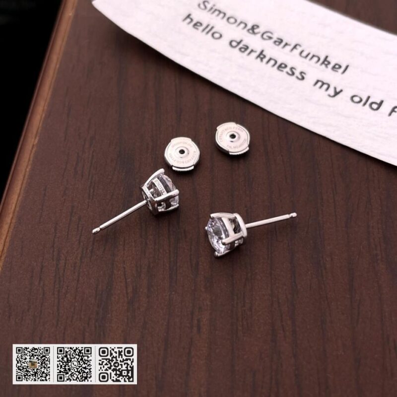 Tiffany T 四爪单钻耳钉 - Image 8