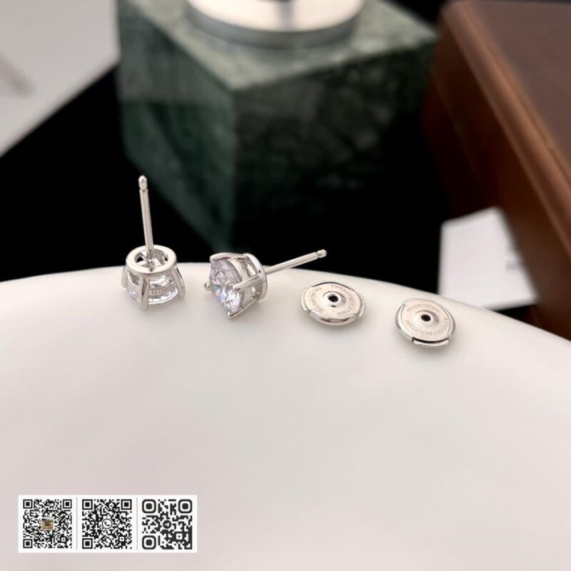 Tiffany T 四爪单钻耳钉 - Image 9