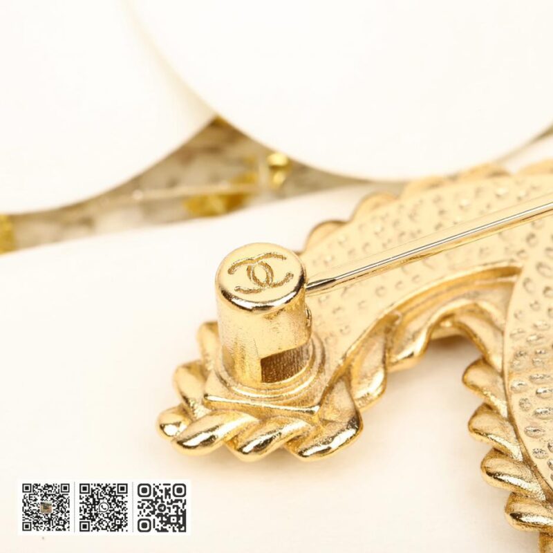 Chanel 滴油双C胸针 - Image 6