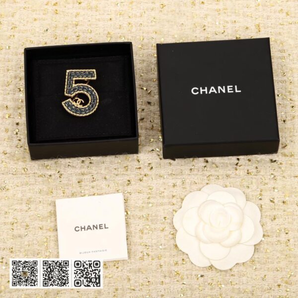 Chanel 牛仔蓝5字胸针