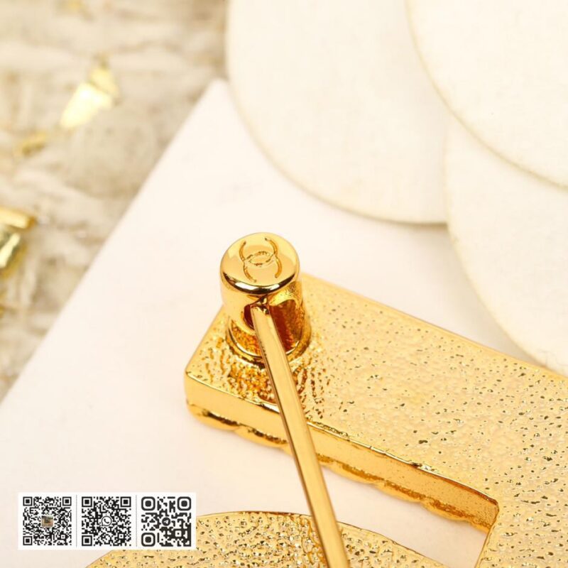 Chanel 牛仔蓝5字胸针 - Image 5