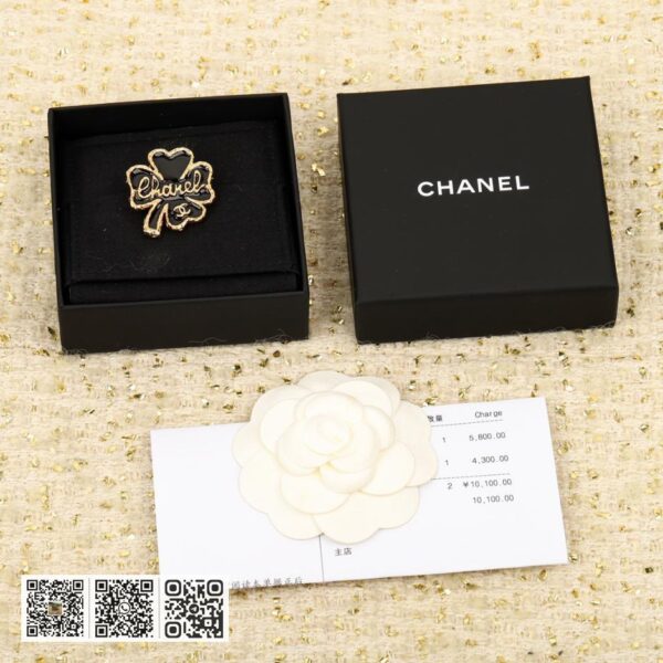 Chanel 四叶草胸针