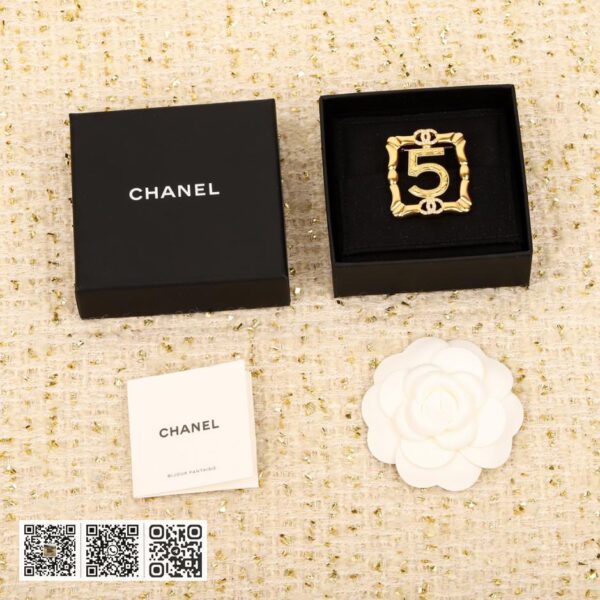 Chanel 方块5字镂空胸针