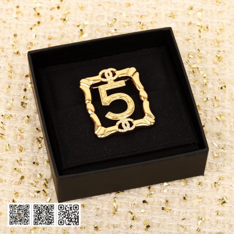 Chanel 方块5字镂空胸针 - Image 2
