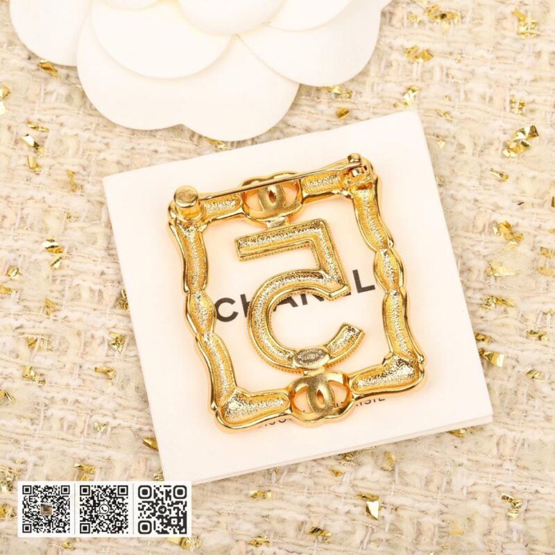 Chanel 方块5字镂空胸针 - Image 4