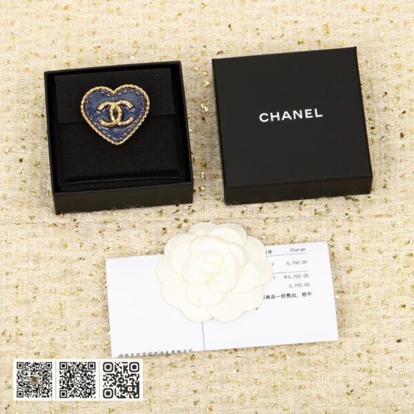 Chanel 牛仔蓝大号爱心胸针