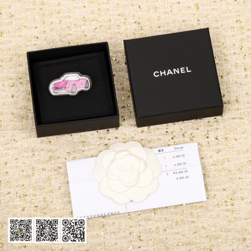Chanel 汽车胸针