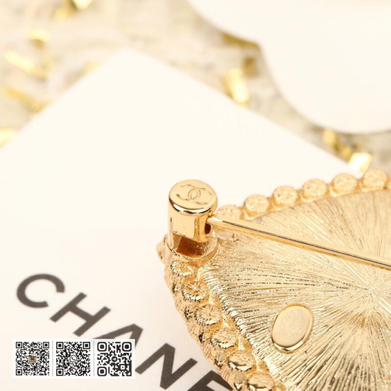 Chanel 爱心胸针 - Image 5
