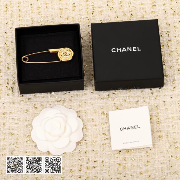 Chanel 纽扣双C珍珠胸针