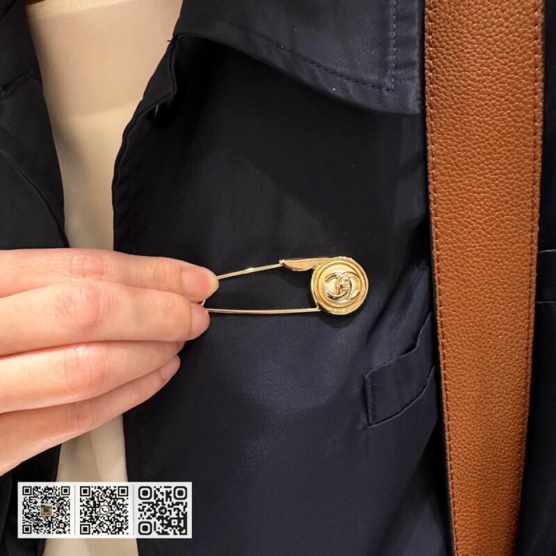 Chanel 纽扣双C珍珠胸针 - Image 3