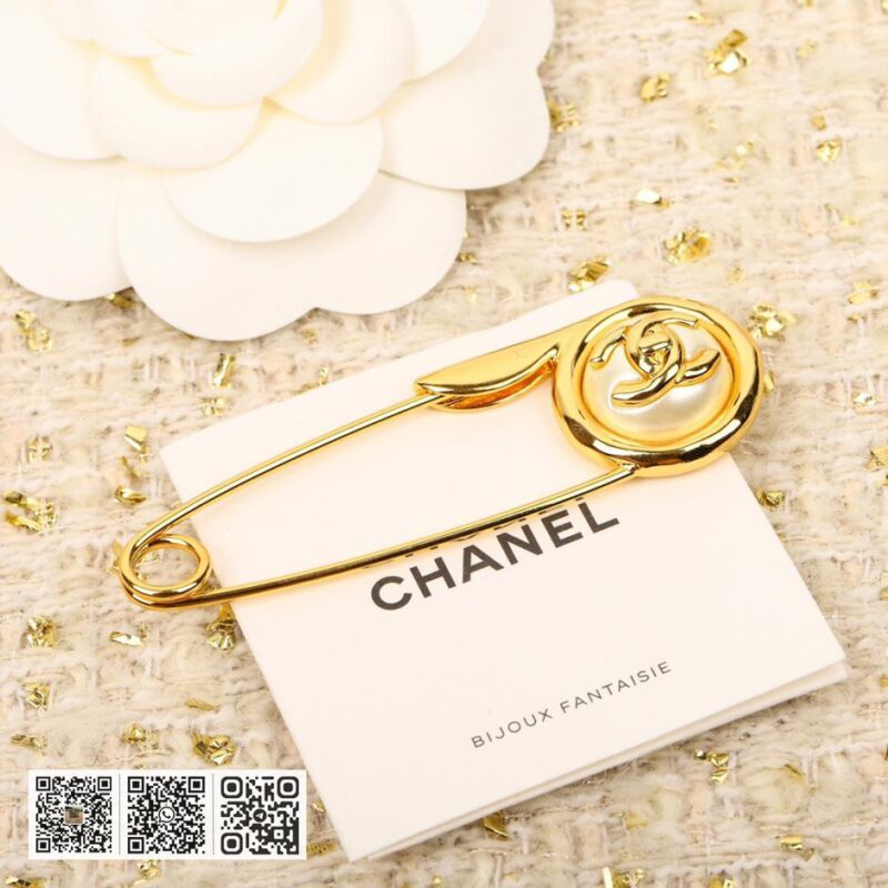 Chanel 纽扣双C珍珠胸针 - Image 7