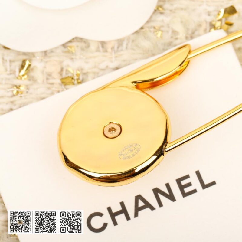 Chanel 纽扣双C珍珠胸针 - Image 8