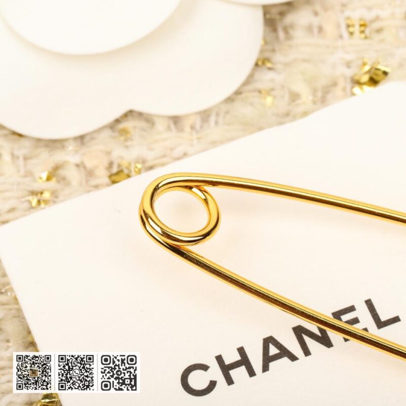 Chanel 纽扣双C珍珠胸针 - Image 9