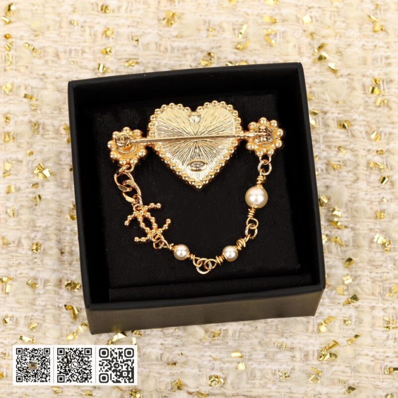 Chanel 爱心胸针 - Image 3