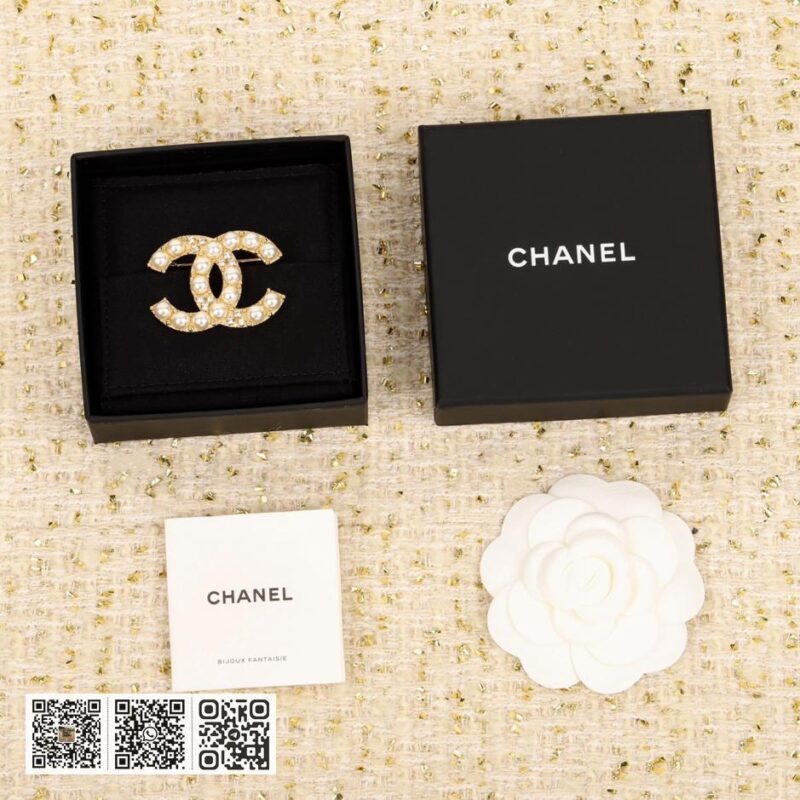 Chanel 双c珍珠胸针