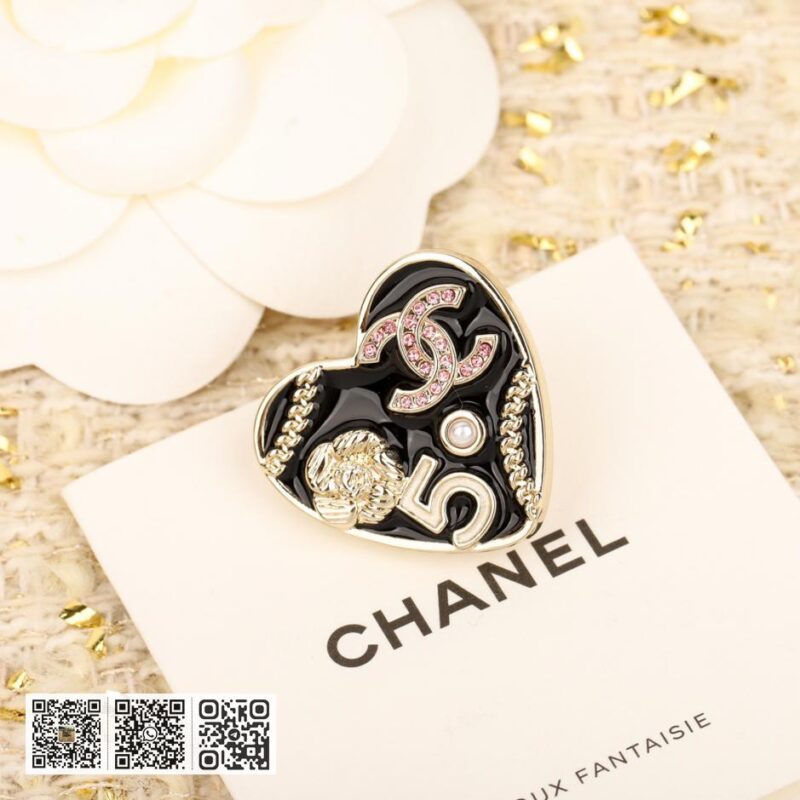 Chanel 珐琅爱心胸针 - Image 3