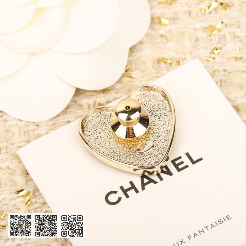 Chanel 珐琅爱心胸针 - Image 4