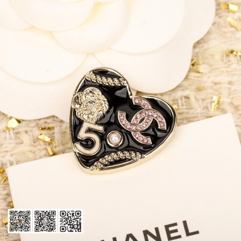 Chanel 珐琅爱心胸针 - Image 6