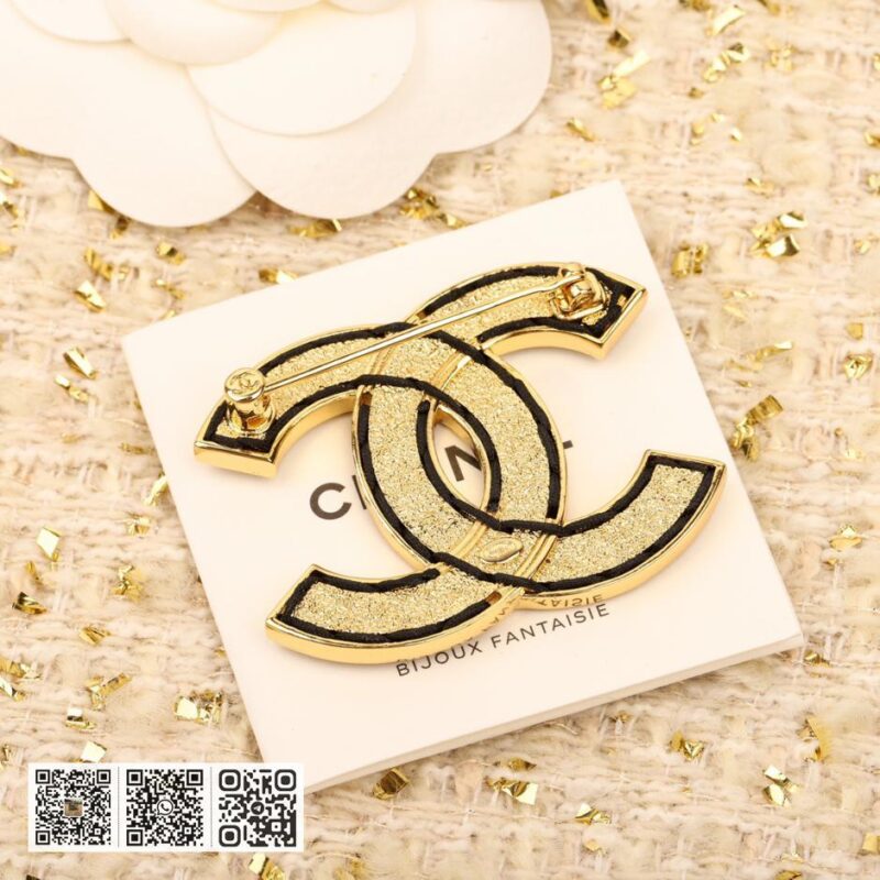 Chanel 白色滴油胸针 - Image 4