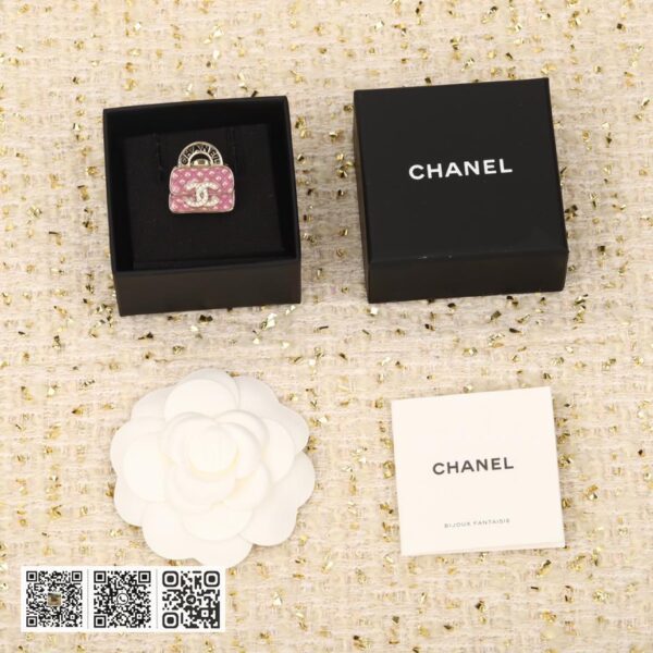 Chanel 包包胸针