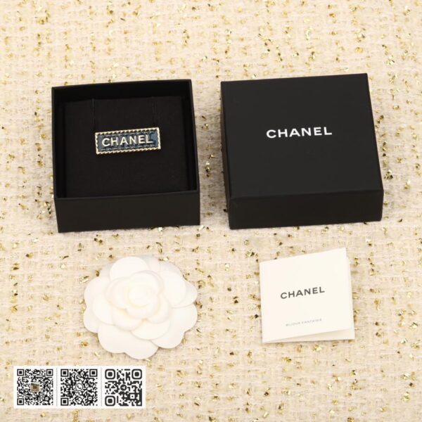Chanel 牛仔字母方块胸针