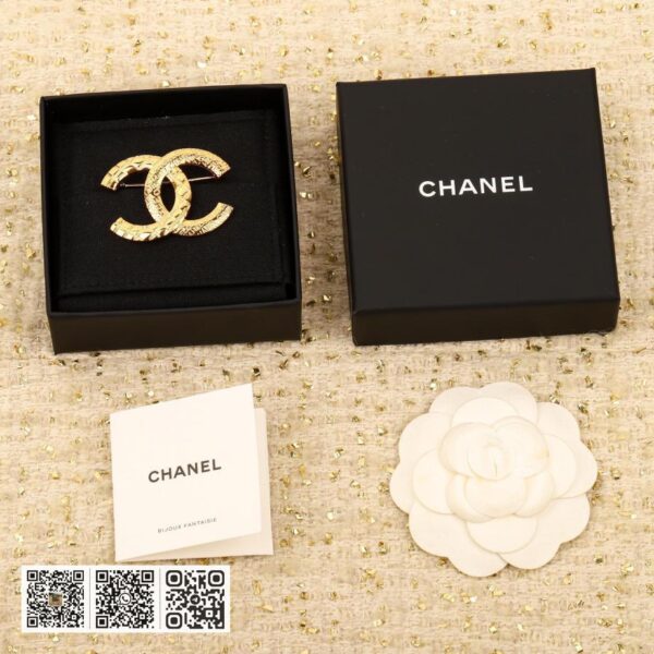 Chanel 浮雕双c胸针