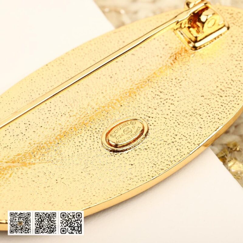 Chanel 英文字母珐琅胸针 - Image 6