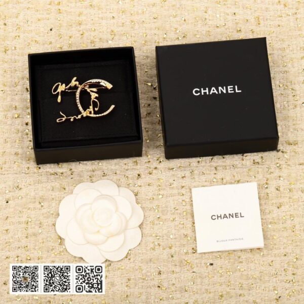Chanel 连笔字母双c胸针