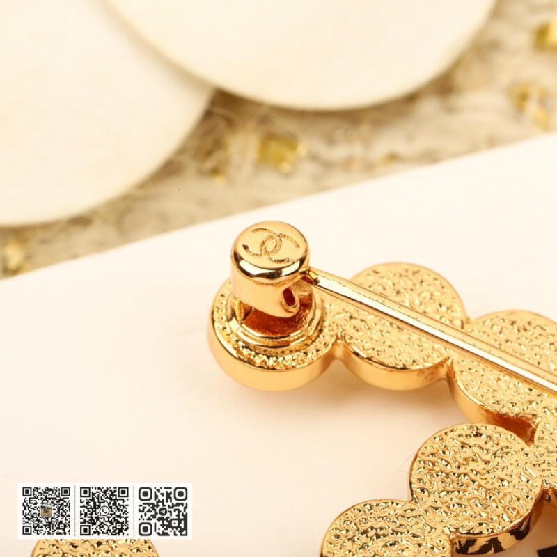 Chanel 纽扣双C胸针 - Image 5