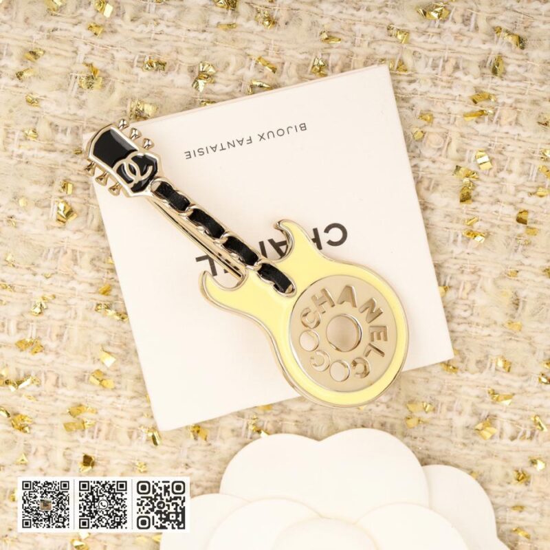 Chanel 酪梨绿吉他胸针 - Image 6