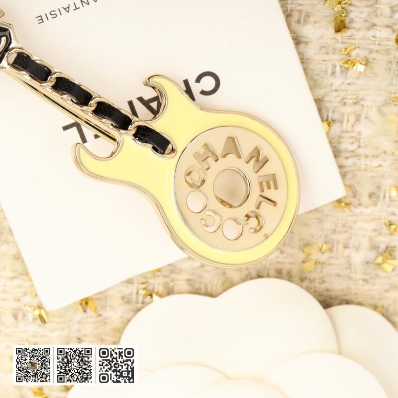 Chanel 酪梨绿吉他胸针 - Image 7