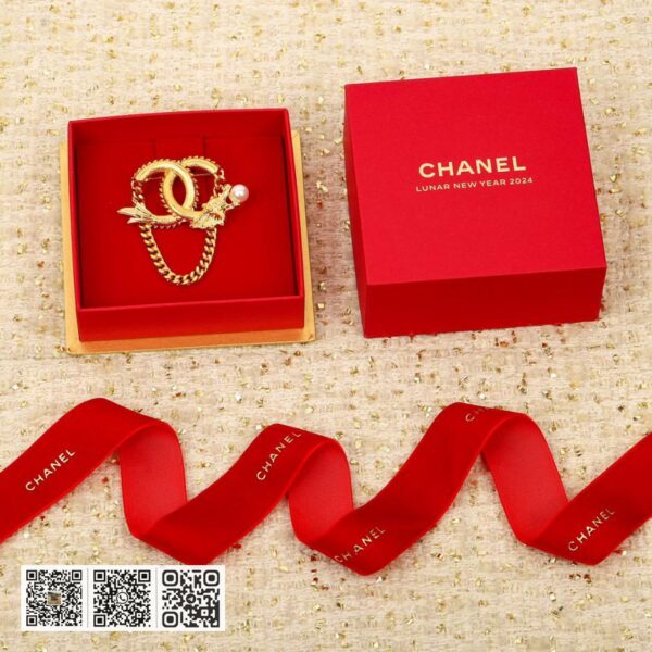 Chanel 礼物胸针