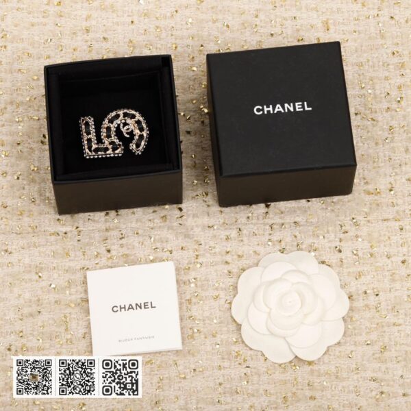 Chanel 5号穿皮戒指