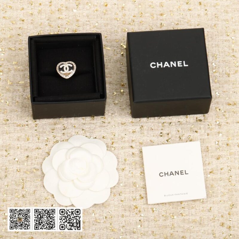 Chanel 撞色黑金爱心戒指