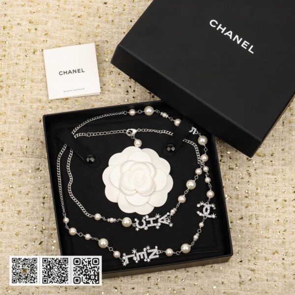 Chanel 经典字母珍珠毛衣链